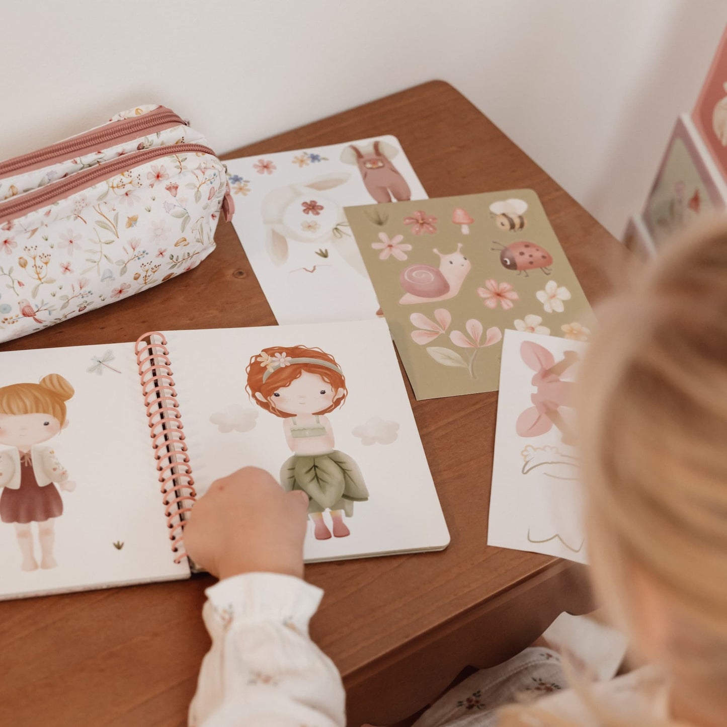 LITTLE DUTCH Detská kniha so samolepkami FAIRY GARDEN