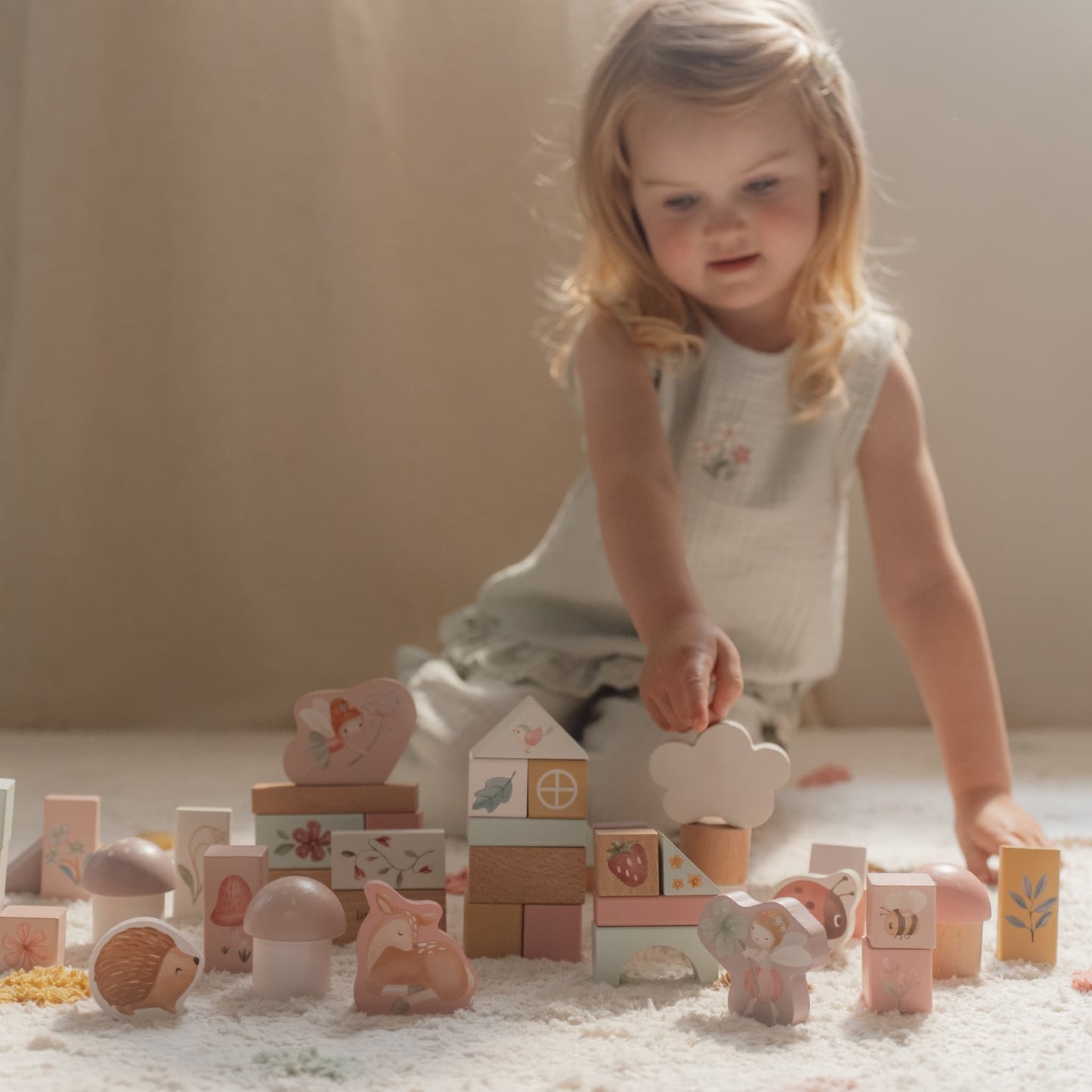 LITTLE DUTCH Drevené detské kocky v tube FAIRY GARDEN