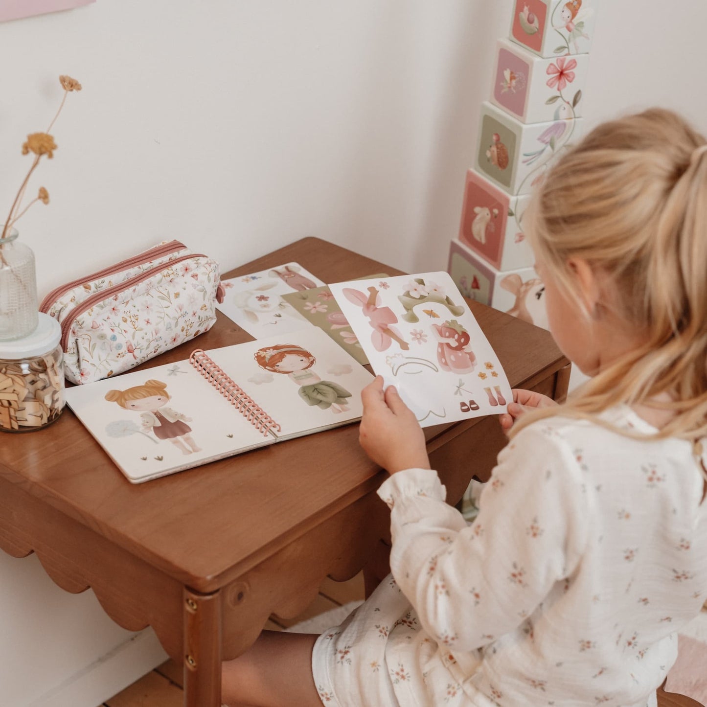 LITTLE DUTCH Detská kniha so samolepkami FAIRY GARDEN